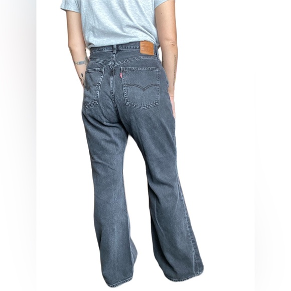 Levi’s high rise 70’s Flare Jeans - Picture 2 of 4